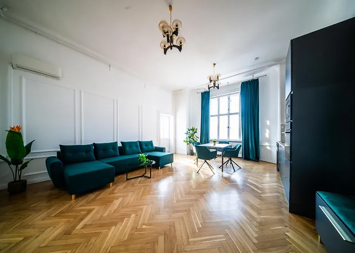 Riverfront Lejlighed *