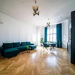 Riverfront 公寓 *
