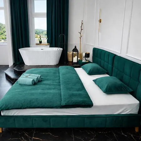 Riverfront Apartament *